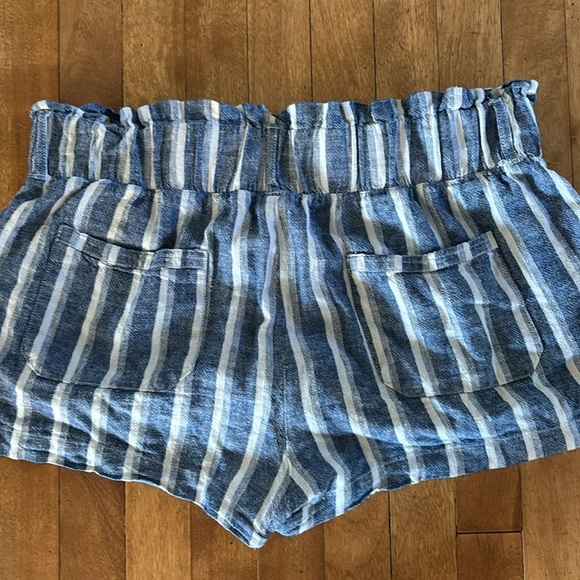 Women’s blue and white shorts size large - Picture 5 of 5